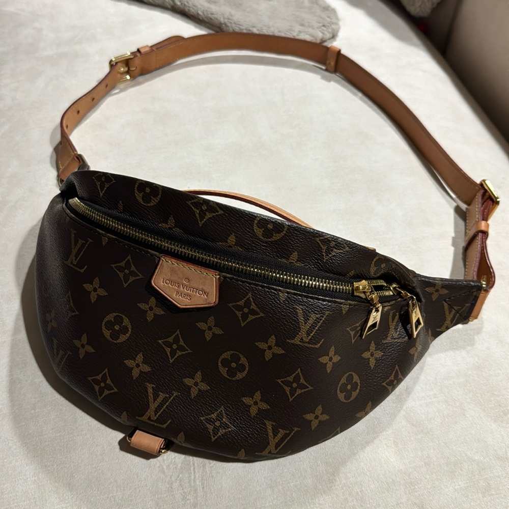 Discontinued Louis Vuitton Bumbag M43644